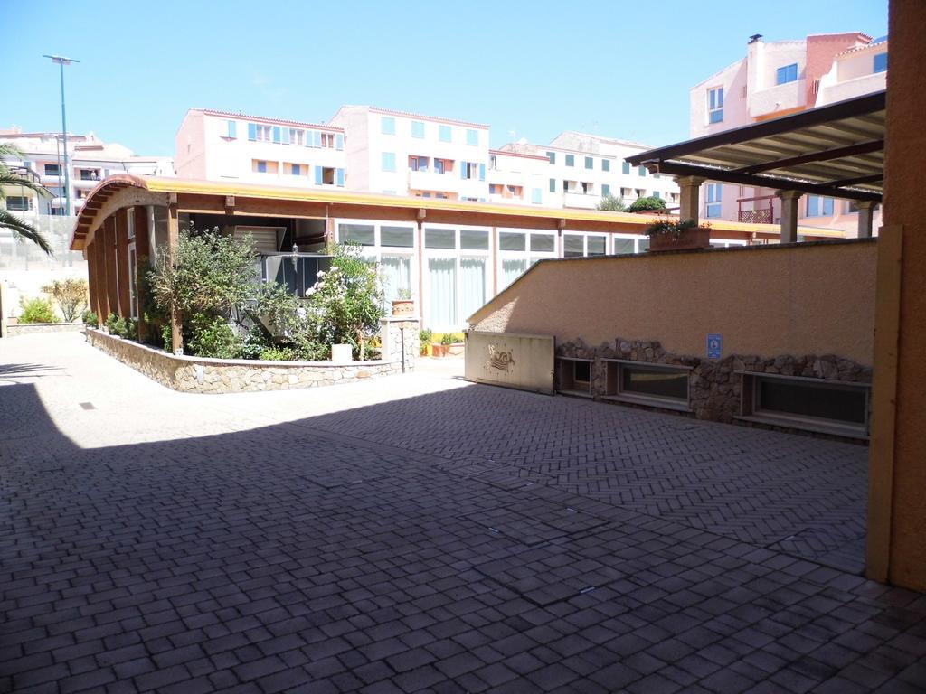 Le Nereidi Hotel & Residence Con Piscina-Tennis-Fitness-Parcheggio Coperto-Sala Conferenze La Maddalena  Eksteriør bilde