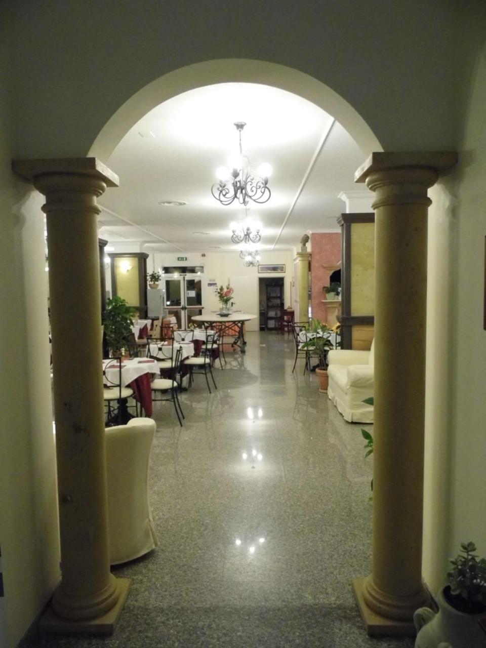 Le Nereidi Hotel & Residence Con Piscina-Tennis-Fitness-Parcheggio Coperto-Sala Conferenze La Maddalena  Eksteriør bilde